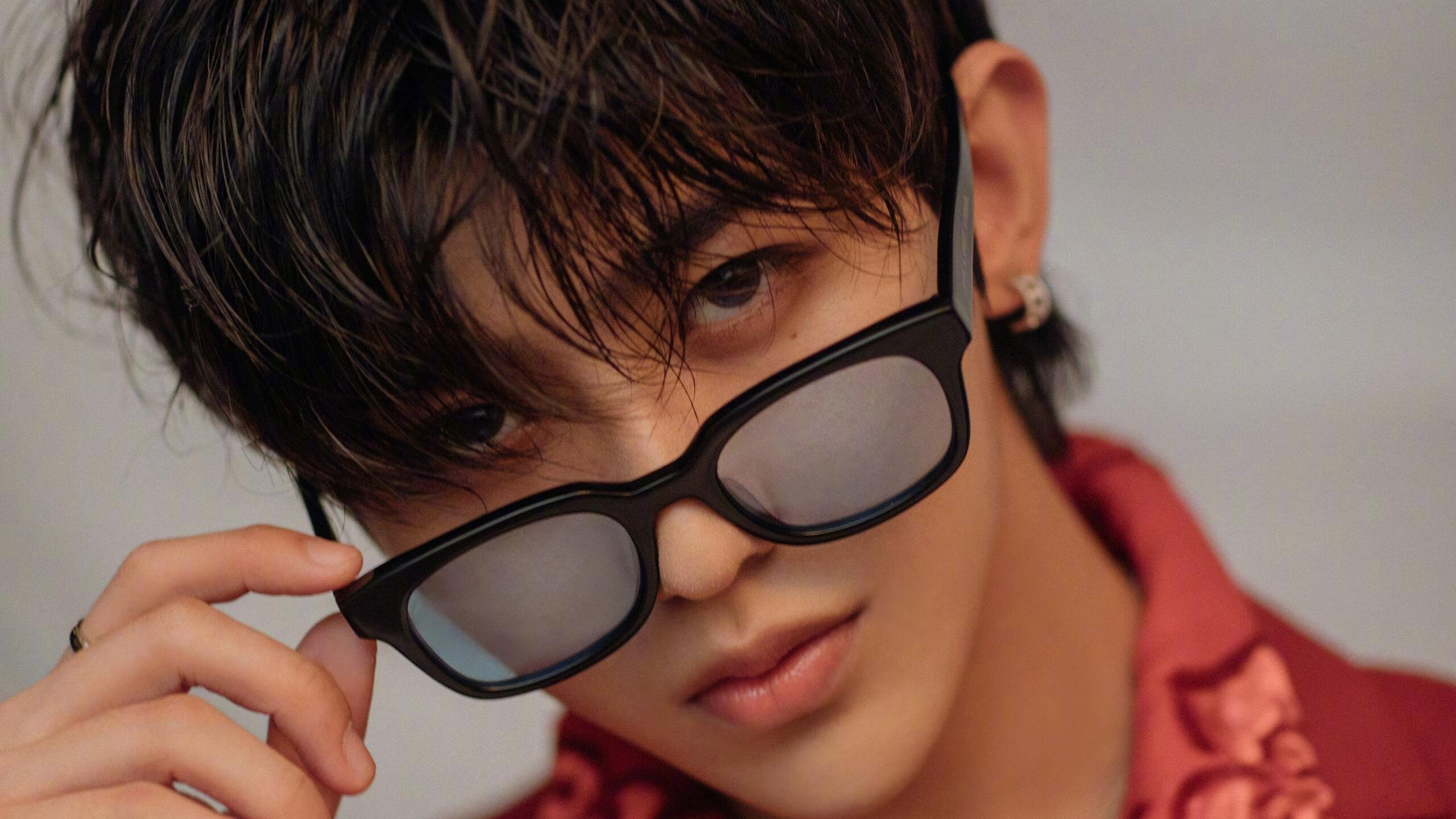 凯恩双响建功，领衔拜仁锋线制胜，凯恩是那个球队